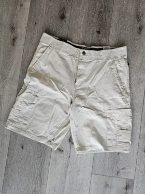 SHORT BEIGE SHT205