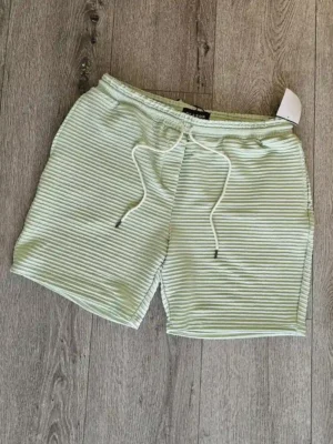 SHORT VERDE SHT227