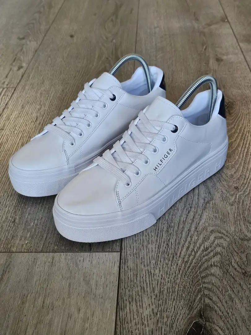 TENIS BLANCOS HILFIGER DE MUJER TN126