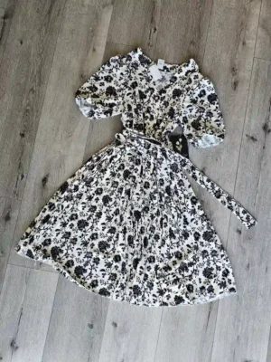 VESTIDO BLANCO DE FLORES VTD389