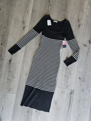 VESTIDO NEGRO RAYADO VTD388