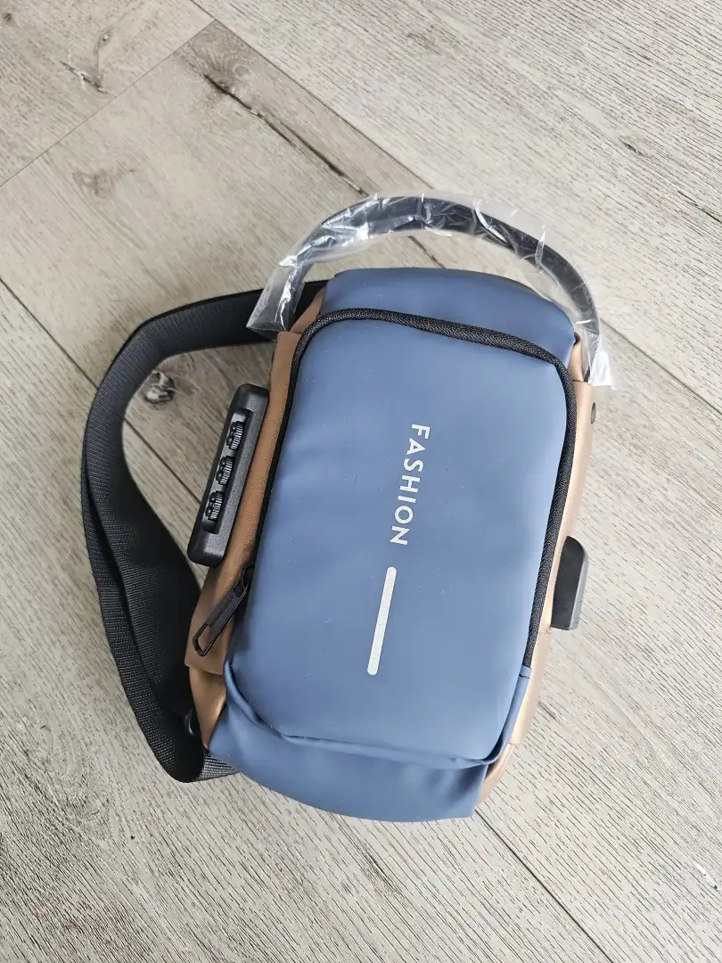 BOLSO CRUZADO AZUL CON DETALLES MARRONES BLS32