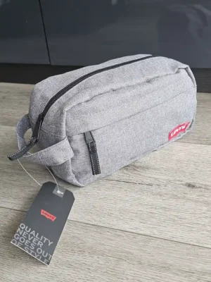BOLSO DE ASEO GRIS LEVI’S BLS26