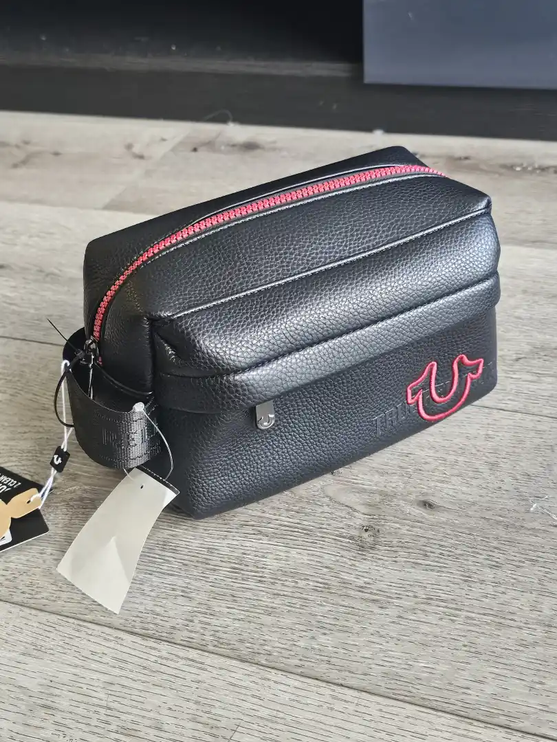 BOLSO DE ASEO NEGRO TRUE RELIGION BLS47