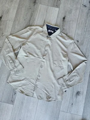 CAMISA BEIGE DKNY CMS260