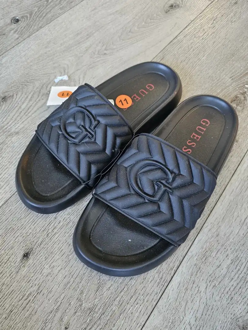 CHANCLETAS NEGRAS GUESS CHT65