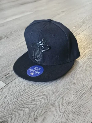 GORRA NEGRA MIAMI HEAT GRA19