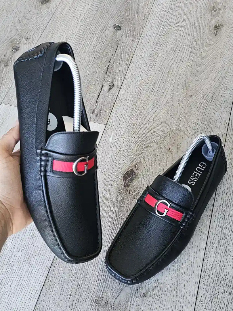 MOCASINES NEGROS GUESS MCS26