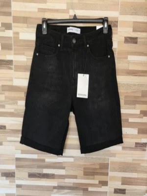 BERMUDA BERSHKA BMD71