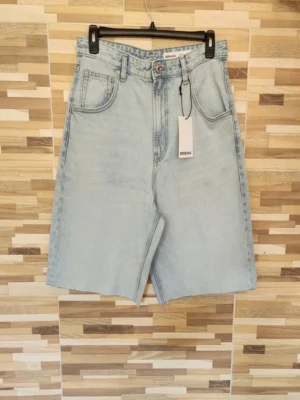 BERMUDA BERSHKA BMD82