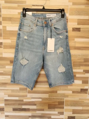 BERMUDA BERSHKA BMD90