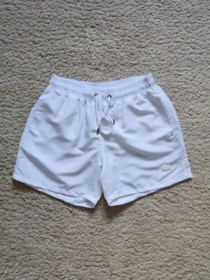 SHORT DE PLAYA LACOSTE SHT292