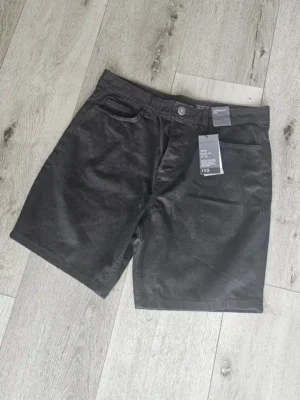SHORT SHT357