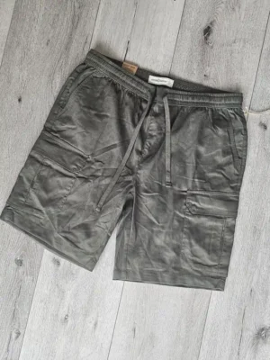 SHORT SHT369